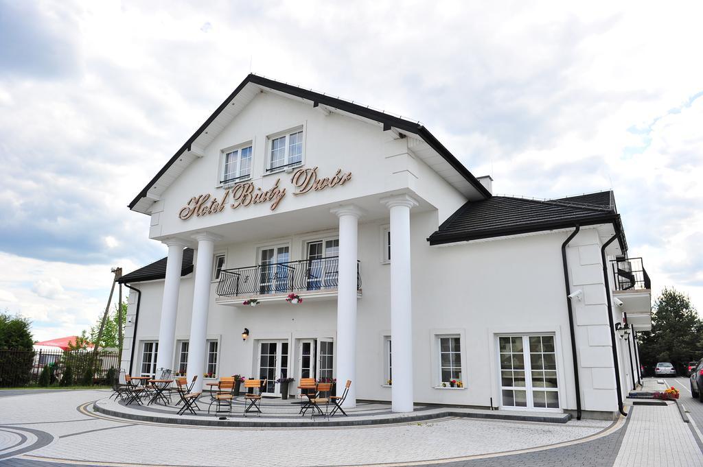 Hotel Bialy Dwor Okuninka Exteriör bild